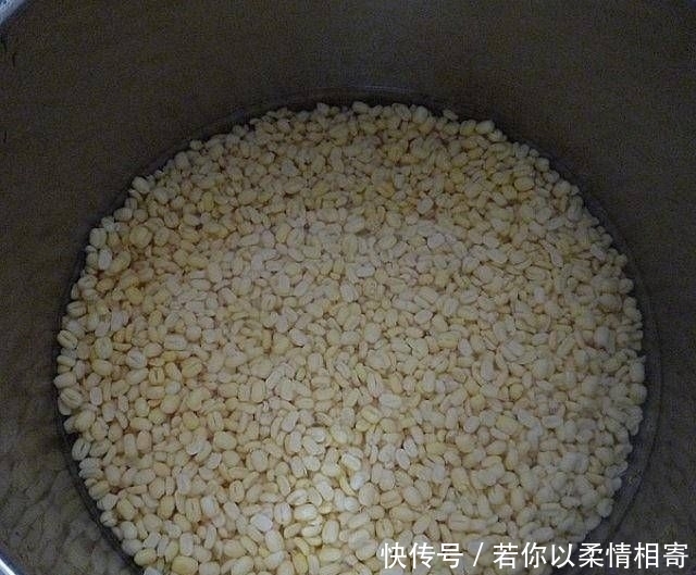 上保鲜膜|抹茶酥和我自己做的红曲糕点,不油腻