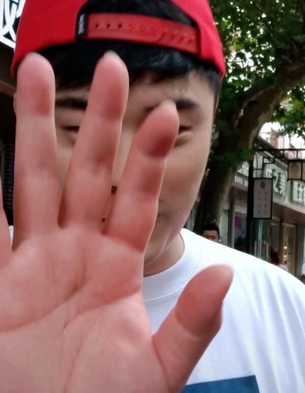  陈赫|陈赫背编织袋录节目，邓超搂着鹿晗好甜，滤镜下鹿晗美成小仙女