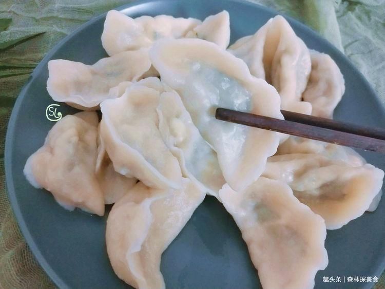 大锅|秋季饺子的做法，鲜香味美，10块钱做一大锅，比肉馅的还营养