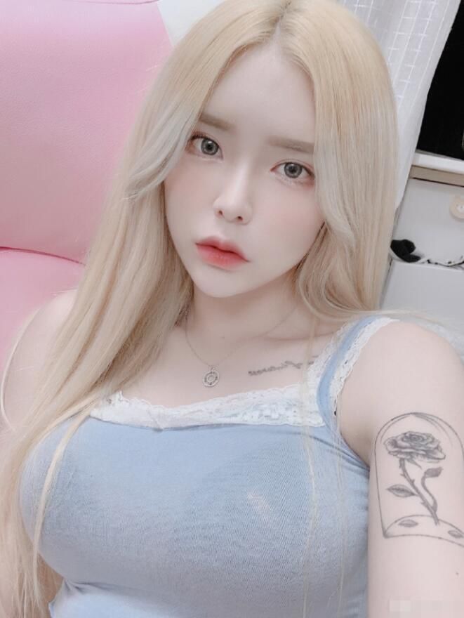  老婆|大舅子晒出夫妻近照，老婆身材世间罕见，糖小幽彻底输了