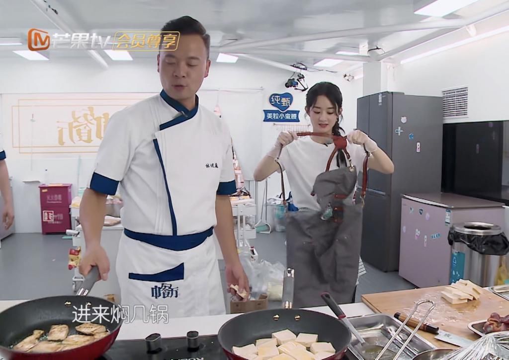  中餐厅|《中餐厅》赵丽颖槽点多？饭后先换衣服，让黄晓明送咖啡自己早休息