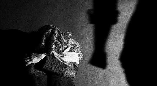  妻子|男子砍伤妻子被判五年，假释期间再度逞凶却被反杀