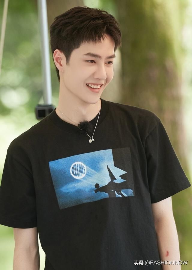  钱枫|王一博 本想安静的当个美男子，为何却偷偷笑成了鹅