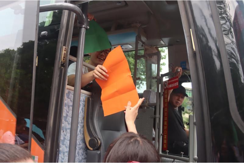  送考|乘风破浪高考日 盘点常德市二中爱心送考的那些美好画面！