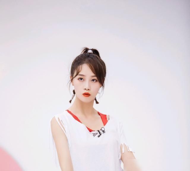  宁静|《浪姐》30岁蓝盈莹又被骂上热搜：这一次，确实是她不“懂事”了