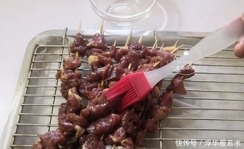 准火|烤羊肉串,我家十几年不变的方法,口感嫩入味,网友:去摆摊准火