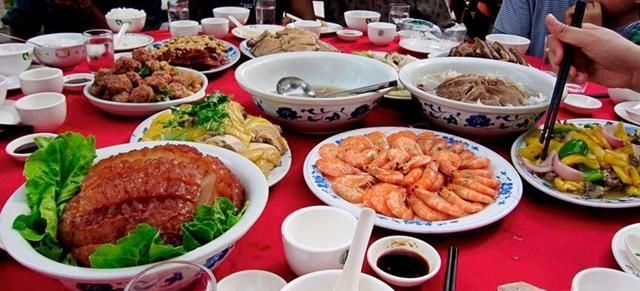 帮忙|农村红白喜事新“怪象”：宁可花钱请服务队也不找村民帮忙！为啥