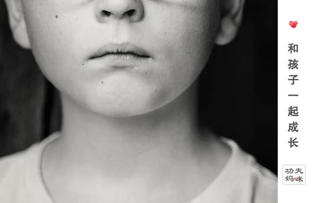 衣架|男子用衣架暴打3名女童上热搜:最无能的父母,才用暴力泄愤