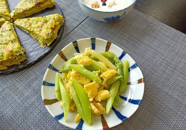  清香|一家子的极简早餐走红，清香软嫩却营养齐全，网友：一片冷淡风