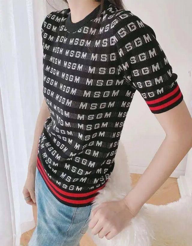  流行|针织衫我爱惨了 ！2020年这么穿 ，流行爆了 ！