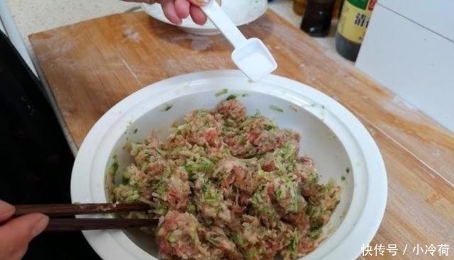 茴香|大热天,用这菜包饺子,又鲜又嫩,5毛钱一斤,比韭菜茴香都好吃