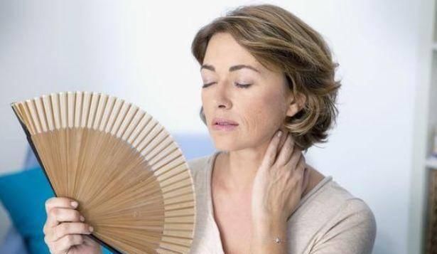 身体|女性绝经前，身体会发出这“4个信号”，警惕更年期及时调理！