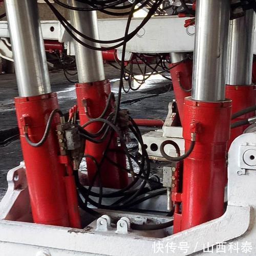 顶板|煤矿综采液压支架倾倒的预防及处理