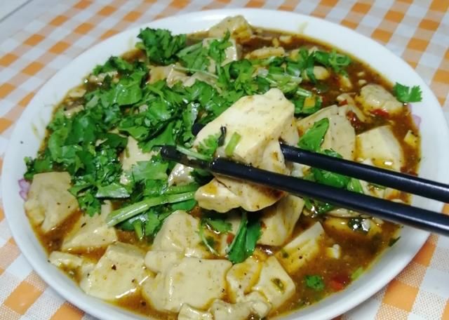 美味|麻婆豆腐简单又好吃的家常做法，麻辣鲜香，嫩滑不碎，美味更下饭