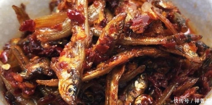 桌子|去东北小姨家“做客”,做了一大桌子的菜,吃两口就“撂筷”回家