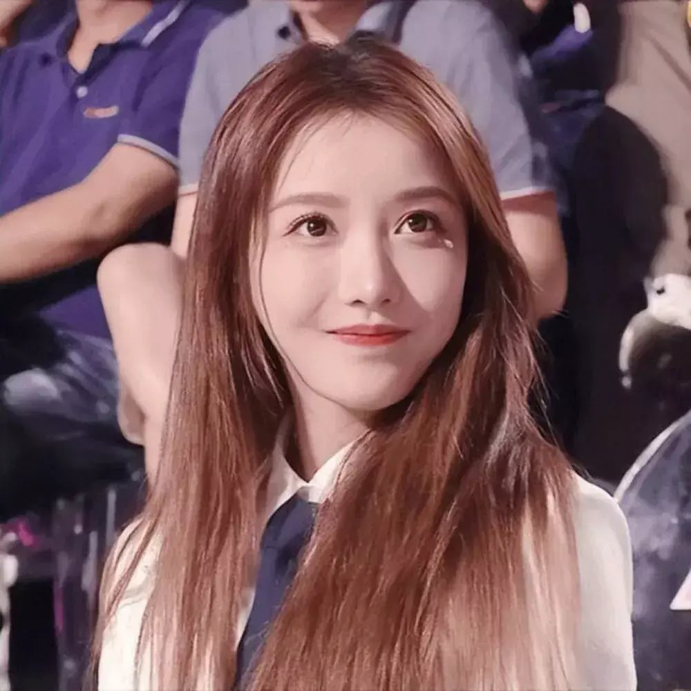  主动|姜贞羽恋爱了？与神秘男子共度一夜疑似同居，聚餐时男方主动亲吻