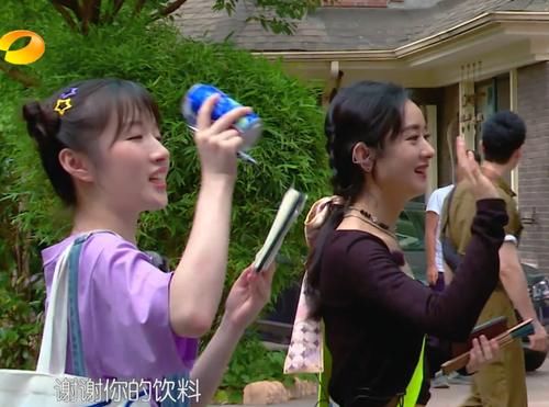  赵丽颖|《中餐厅》两天赚一万多，是赵丽颖会揽客？看清楚她去哪，我懂了