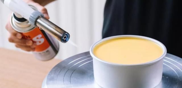  慕斯|这一块像奶酪的居然是慕斯! 最适合夏日的甜品, 烘焙新手就能做!