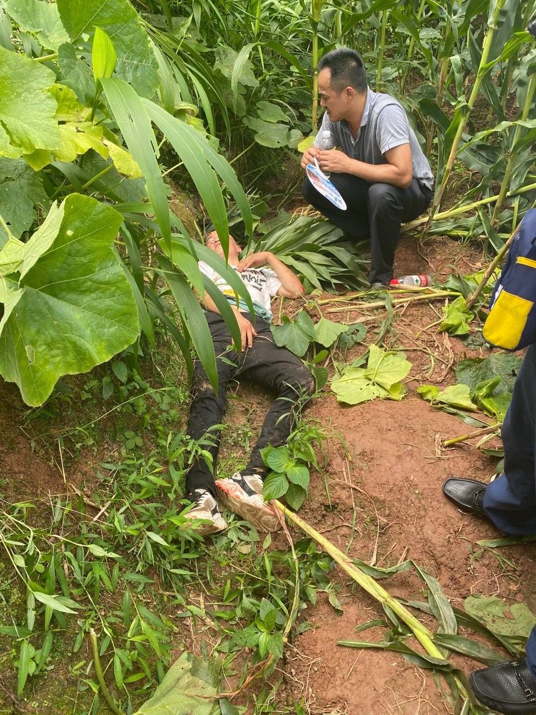 劫匪|男子深夜疑持枪抢劫并劫持女司机 百余警力深夜抓捕