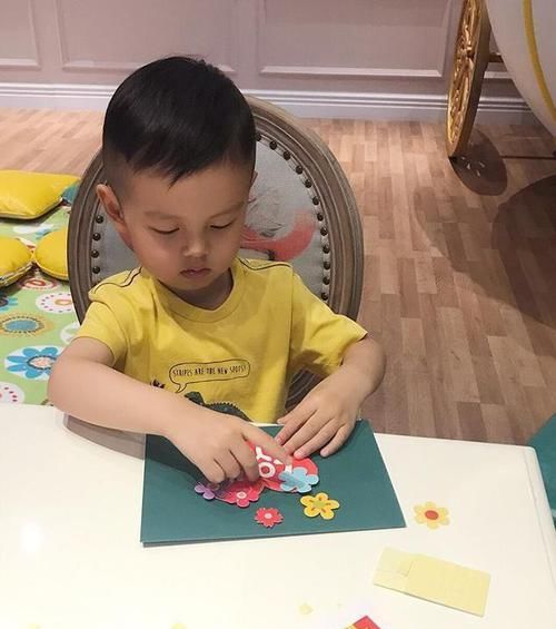  灶具|带你看看李好现实的家，厨房灶具旁还做防护罩，对老婆太贴心了