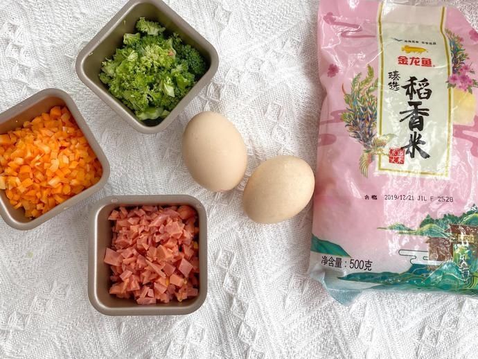  米饭|如何做出粒粒金黄的蛋炒饭？大厨手把手来教你！秘诀其实很简单