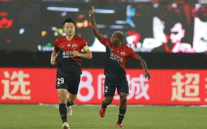 失误|又是张翀失误！大连人逆转未成负于深足，贝尼特斯听到下课钟声