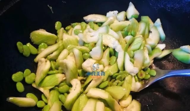  不贵|丝瓜和此物一起炒，好吃还不贵，美白肌肤，排出燃脂，越吃越瘦
