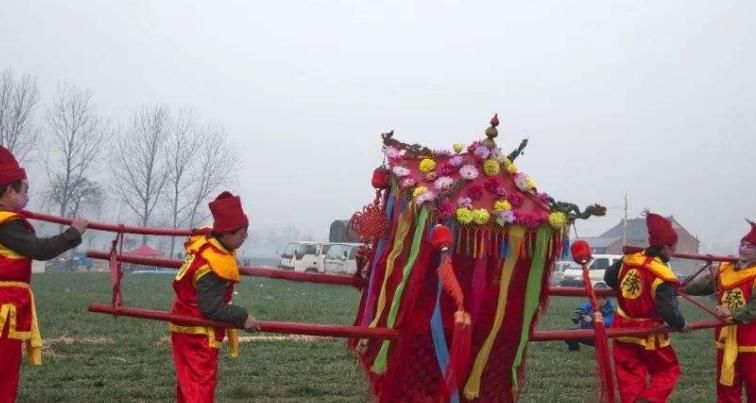 婚车|在农村,喜事白事撞一块了,哪一方该让道?这个到底有什么说法?