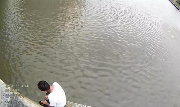  拉住|拉住他，不放手！