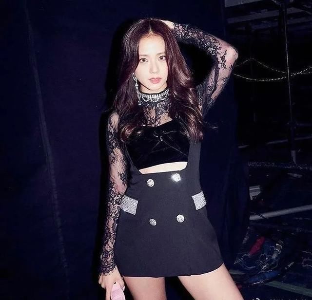 万茜|万茜的红西装吴昕的剪刀发夹被追着问哪买？是姐姐带火的小众品牌