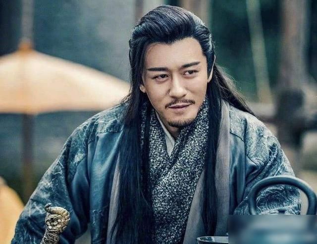 亲妈是导演,干妈也是导演,18年都没捧红他,