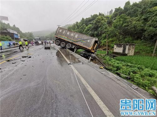  小车驾驶人|小车司机眯一下与大货车对撞 还好安全带救了他一命