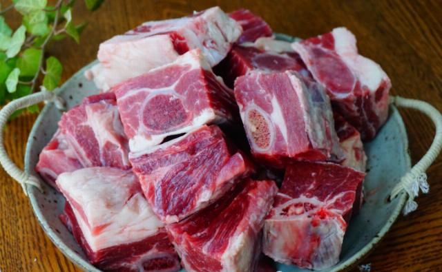  靠边站|入秋后，鸡肉鱼肉靠边站，多吃此肉，简单一做，脱骨入味，特好吃