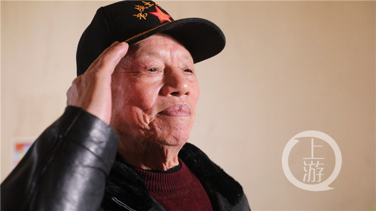 不吃不喝|英雄赞歌｜他五天不吃不喝歼敌51人 五次和死神擦肩而过