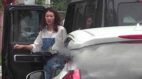  低调|王宝强低调现身少林寺！身材消瘦着装简单，身边不见冯清身影