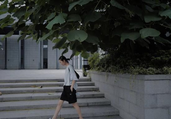  刘雯私服|周迅刘雯变综艺咖 我却种草了她们的“佛系”穿搭