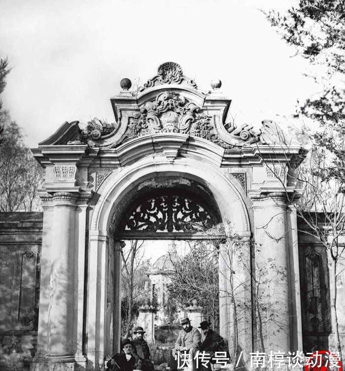 断壁残垣|晚清老照片:被英法联军焚毁之后的圆明园,断壁残垣荒草丛生