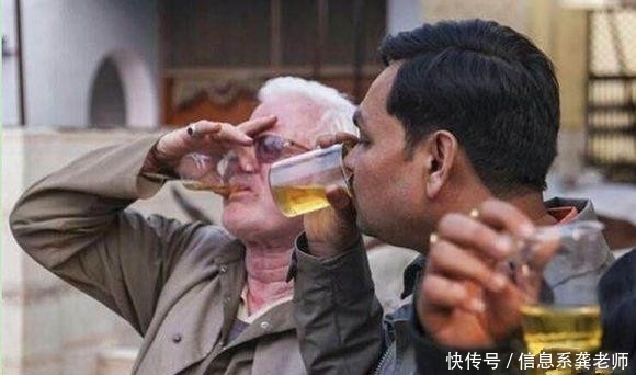 男子|印度男子卖牛尿每年获利百万,人们喝了之后赞不绝口