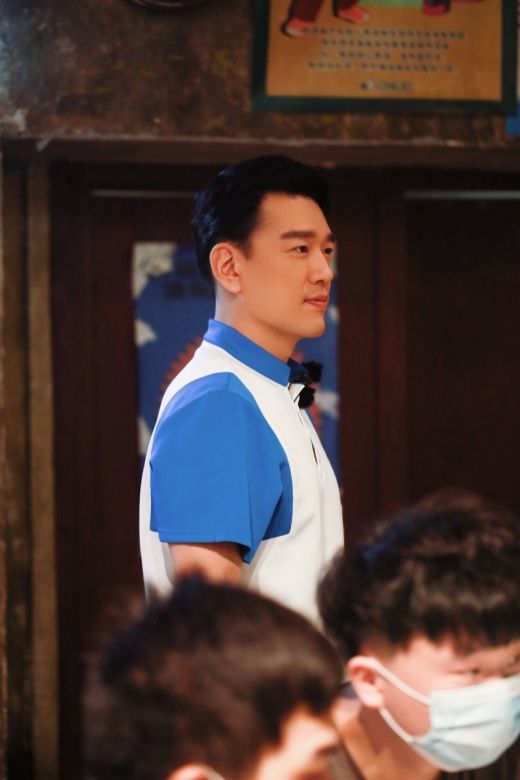  游戏|《元气满满的哥哥》用起重机玩弹弓游戏 “老口子”胡军吓呆杨洋看傻