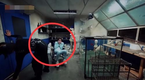  密室|密逃最后一个密室玩太大，黄明昊被困水箱两小时，粉丝集体揪心