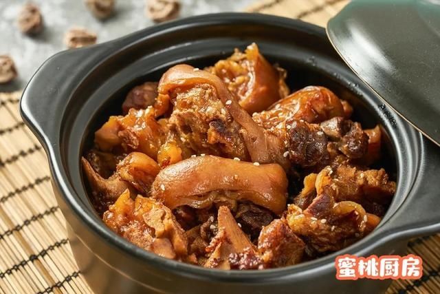 这一|入秋就爱这一锅话梅猪手,简单煮煮就搞定!吃一口胶原蛋白满满!