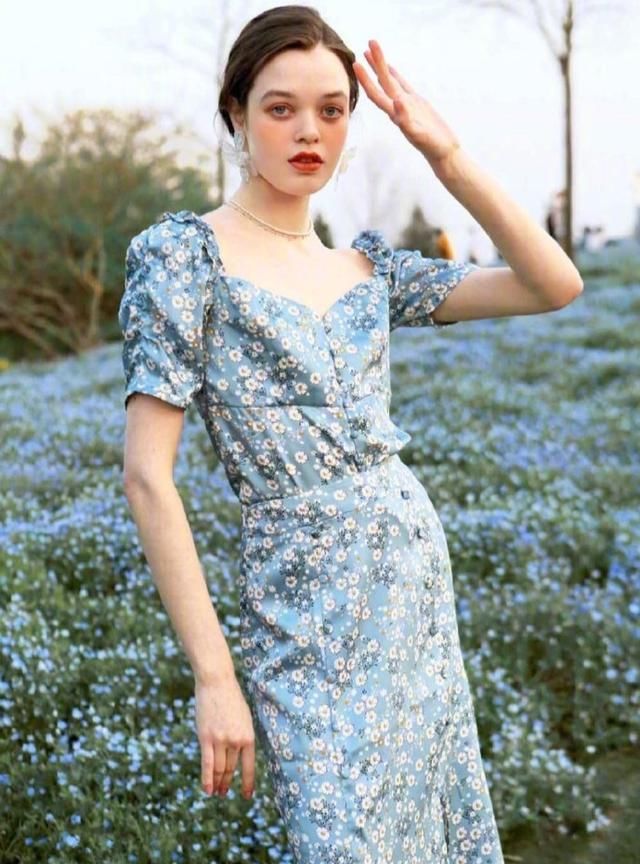 值得|缤纷色彩的连衣裙精致大方，值得收藏，轻松化身夏日清甜汽水女孩