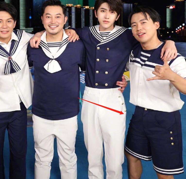 服装|跑男家族换上“水手服”，蔡徐坤沙溢服装统一，只有郭麒麟不同