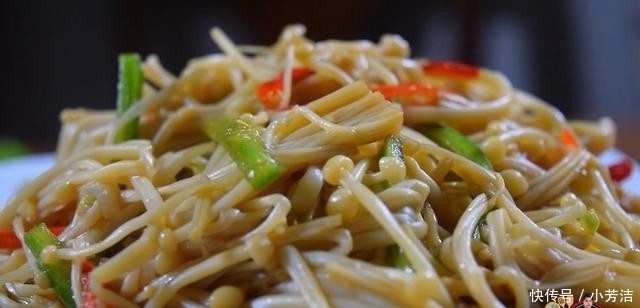 美食教程|凉拌金针菇最好吃的做法,简单好吃又健康,看看你喜欢吃不?