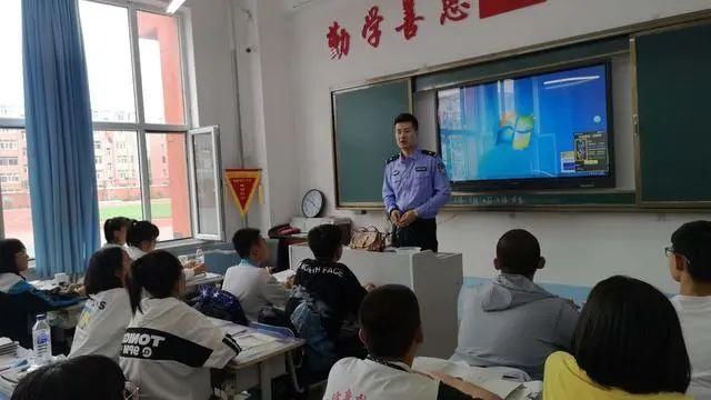  暑期|关注暑期交通安全 | 小城里第一座过街天桥……确保学生交通安全