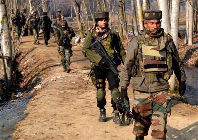  部队|边境卫星传来重磅消息，3000俄军整装待发，印度高呼：终于等到了