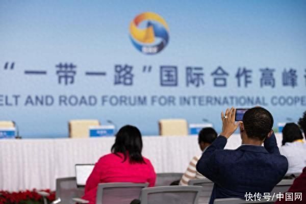 中外记者聚焦“一带一路”国际合作高峰论坛