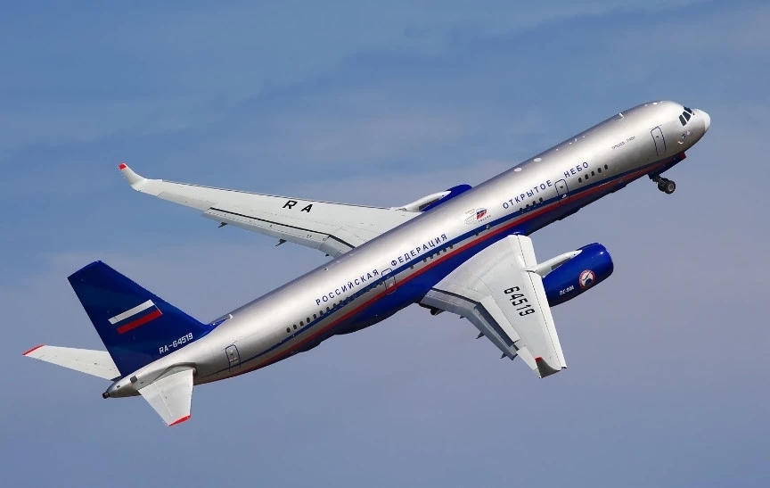 小时|这个军事强国终于出手,大型侦察机飞抵美秘密基地,盘旋了6小时