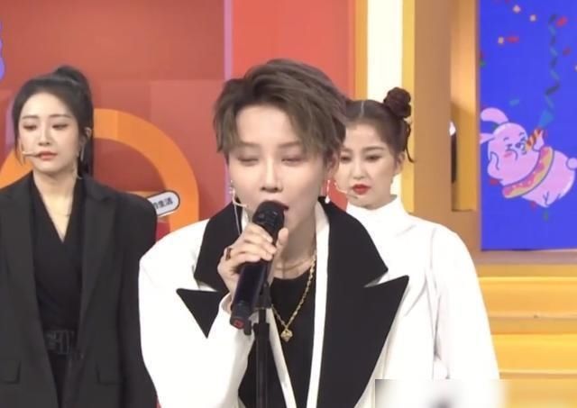  真人|《非日常派对》直播生图，失去四级美颜，THE9真人颜值太显然