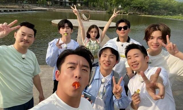  邓超|邓超退出《跑男》是明智之举吗？看李晨的处境，佩服他的先见之明